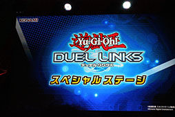 画像ギャラリー No.001のサムネイル画像 / ［TGS 2016］はじめしゃちょーがTGSでデュエルスタンバイ！　対戦プレイが披露された「遊戯王 デュエルリンクス」ステージイベントをレポート