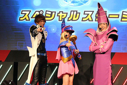画像ギャラリー No.004のサムネイル画像 / ［TGS 2016］はじめしゃちょーがTGSでデュエルスタンバイ！　対戦プレイが披露された「遊戯王 デュエルリンクス」ステージイベントをレポート