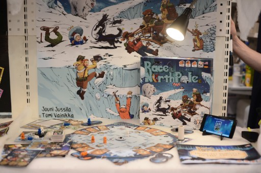 画像ギャラリー No.007のサムネイル画像 / フィンランド生まれの北極探検ゲーム「Race to the North Pole」を紹介。カオスなゲーム展開を生み出す,ゲームボードの工夫に注目