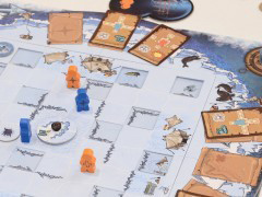 フィンランド生まれの北極探検ゲーム「Race to the North Pole」を紹介。カオスなゲーム展開を生み出す，ゲームボードの工夫に注目