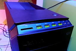 画像ギャラリー No.005のサムネイル画像 / ［CES 2016］「Razer Edition」と謳うLenovoのゲーマー向けデスクトップPCやディスプレイは，どこがRazerらしいのか