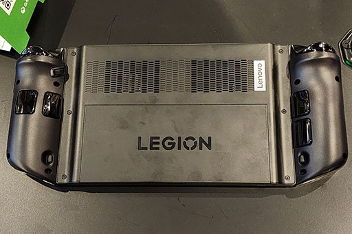 画像ギャラリー No.005のサムネイル画像 / 8.8インチ液晶+合体ゲームパッド付きの携帯型ゲームPC「Legion Go」を写真でチェック。今までにない機能や特徴に要注目だ