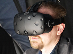 ［CES 2016］HTCが公開した2つめの開発キット「Vive Pre」，内蔵アウトカメラは安全性向上のため？ 複数のデモで試してきた