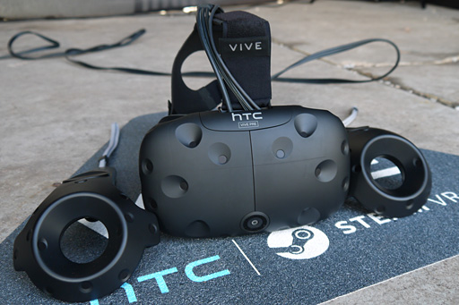 画像ギャラリー No.002のサムネイル画像 / ［CES 2016］HTCが公開した2つめの開発キット「Vive Pre」，内蔵アウトカメラは安全性向上のため？ 複数のデモで試してきた