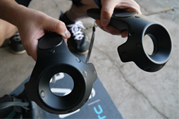 画像ギャラリー No.008のサムネイル画像 / ［CES 2016］HTCが公開した2つめの開発キット「Vive Pre」，内蔵アウトカメラは安全性向上のため？ 複数のデモで試してきた
