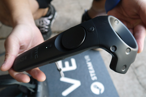 画像ギャラリー No.009のサムネイル画像 / ［CES 2016］HTCが公開した2つめの開発キット「Vive Pre」，内蔵アウトカメラは安全性向上のため？ 複数のデモで試してきた