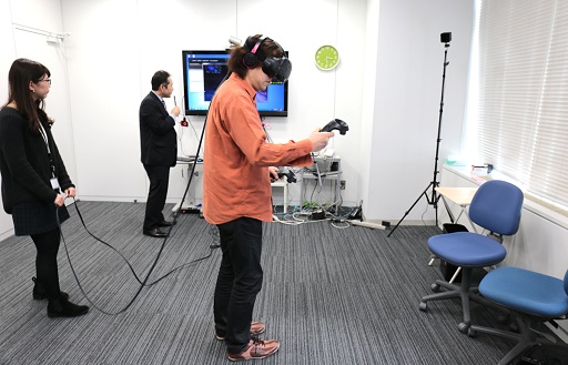 画像ギャラリー No.001のサムネイル画像 / VR空間を歩ける自由度をもたらす「ルームスケールVR」はどこがどう凄いのか? 発売直前のHTC Viveを体験してきた