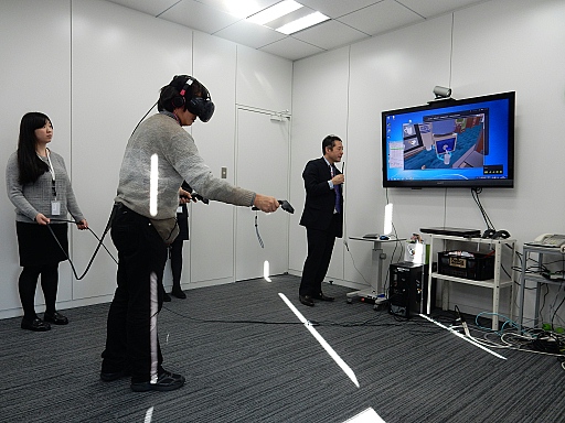 画像ギャラリー No.012のサムネイル画像 / VR空間を歩ける自由度をもたらす「ルームスケールVR」はどこがどう凄いのか? 発売直前のHTC Viveを体験してきた