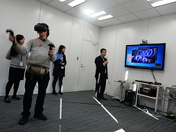 画像ギャラリー No.015のサムネイル画像 / VR空間を歩ける自由度をもたらす「ルームスケールVR」はどこがどう凄いのか? 発売直前のHTC Viveを体験してきた