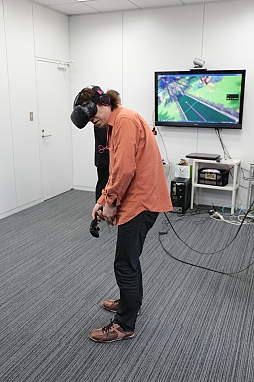 画像ギャラリー No.023のサムネイル画像 / VR空間を歩ける自由度をもたらす「ルームスケールVR」はどこがどう凄いのか? 発売直前のHTC Viveを体験してきた