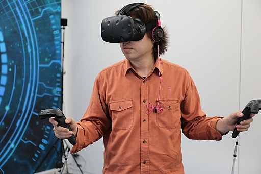 画像ギャラリー No.027のサムネイル画像 / VR空間を歩ける自由度をもたらす「ルームスケールVR」はどこがどう凄いのか? 発売直前のHTC Viveを体験してきた