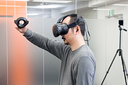 画像ギャラリー No.016のサムネイル画像 / 徳岡正肇の これをやるしかない!:VR空間内を歩き回れる夢のシステム「HTC Vive」が持つ可能性と課題について考える