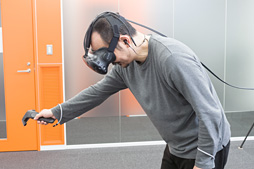 画像ギャラリー No.037のサムネイル画像 / 徳岡正肇の これをやるしかない!:VR空間内を歩き回れる夢のシステム「HTC Vive」が持つ可能性と課題について考える