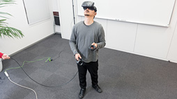 画像ギャラリー No.062のサムネイル画像 / 徳岡正肇の これをやるしかない!:VR空間内を歩き回れる夢のシステム「HTC Vive」が持つ可能性と課題について考える