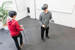 画像ギャラリー No.077のサムネイル画像 / 徳岡正肇の これをやるしかない!:VR空間内を歩き回れる夢のシステム「HTC Vive」が持つ可能性と課題について考える