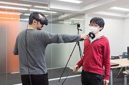 画像ギャラリー No.080のサムネイル画像 / 徳岡正肇の これをやるしかない!:VR空間内を歩き回れる夢のシステム「HTC Vive」が持つ可能性と課題について考える