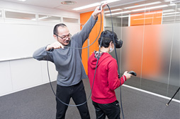 画像ギャラリー No.082のサムネイル画像 / 徳岡正肇の これをやるしかない!:VR空間内を歩き回れる夢のシステム「HTC Vive」が持つ可能性と課題について考える