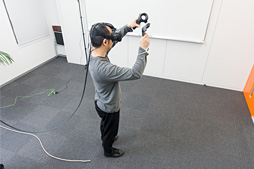 画像ギャラリー No.085のサムネイル画像 / 徳岡正肇の これをやるしかない!:VR空間内を歩き回れる夢のシステム「HTC Vive」が持つ可能性と課題について考える
