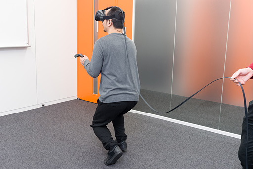 画像ギャラリー No.086のサムネイル画像 / 徳岡正肇の これをやるしかない!:VR空間内を歩き回れる夢のシステム「HTC Vive」が持つ可能性と課題について考える