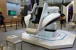 画像ギャラリー No.010のサムネイル画像 / ［CJ2016］ChinaJoy会場で見かけたVRデバイスその1：VRは迫力だ！　大型筐体が大盛況