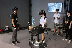 画像ギャラリー No.015のサムネイル画像 / ［CJ2016］ChinaJoy会場で見かけたVRデバイスその1：VRは迫力だ！　大型筐体が大盛況