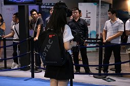 画像ギャラリー No.018のサムネイル画像 / ［CJ2016］ChinaJoy会場で見かけたVRデバイスその1：VRは迫力だ！　大型筐体が大盛況