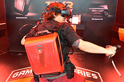 画像ギャラリー No.004のサムネイル画像 / HTCがTGS 2016の出展内容を明らかに。MSIのバックパック型PC「VR One」が初披露された説明会レポート