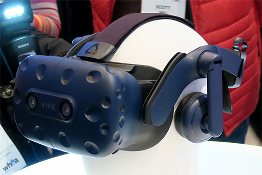 画像ギャラリー No.004のサムネイル画像 / ［CES 2018］HTC，解像度が向上した新型VR HMD「Vive Pro」を発表。Viveをワイヤレス化する純正アダプターも
