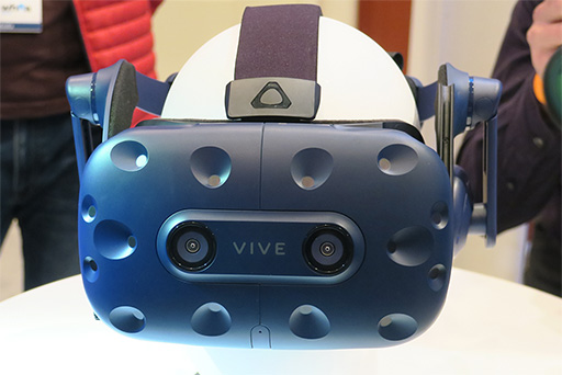 画像ギャラリー No.008のサムネイル画像 / ［CES 2018］HTC，解像度が向上した新型VR HMD「Vive Pro」を発表。Viveをワイヤレス化する純正アダプターも