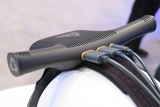 画像ギャラリー No.012のサムネイル画像 / ［CES 2018］HTC，解像度が向上した新型VR HMD「Vive Pro」を発表。Viveをワイヤレス化する純正アダプターも