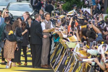 画像ギャラリー No.007のサムネイル画像 / ピカチュウのイエローが新宿を埋め尽くした,映画「名探偵ピカチュウ」ワールドプレミアレポート。渡辺 謙さんら豪華キャスト陣も集結