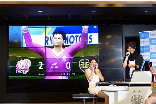 画像ギャラリー No.012のサムネイル画像 / 「WORLD CLUB Champion Football 2015-2016」の稼働開始記念イベントをレポート。ゲームで秘書を務める4人の女性タレントが登場