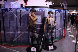 画像ギャラリー No.001のサムネイル画像 / ［JAEPO2016］人気アニメを再現した世界観・デバイスで巨人を駆逐せよ。「進撃の巨人 TEAM BATTLE」ステージイベントレポート