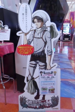 画像ギャラリー No.002のサムネイル画像 / 新作アーケードゲーム「進撃の巨人 TEAM BATTLE」ロケテストレポート。両手のグリップで立体機動を再現した共闘アクションゲーム