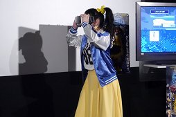 画像ギャラリー No.011のサムネイル画像 / 80年代ゲームをリスペクトした映画「ピクセル」Blu-ray＆DVD発売記念イベントをレポート。浅香 唯さんと高橋名人もゲストで登場