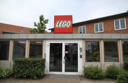 画像ギャラリー No.001のサムネイル画像 / 「LEGO スター・ウォーズ/フォースの覚醒」発売記念イベント記事第3弾では,レゴアイデア・ハウスと工場を紹介