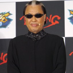 画像ギャラリー No.004のサムネイル画像 / Mr.マリックさんが嗣永桃子さんに超魔術を披露! 「マジシャンズデッド」ロケテ記念,セレモニーイベントレポート