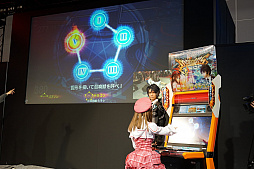画像ギャラリー No.006のサムネイル画像 / ［JAEPO2017］「マジシャンズデッド」ステージで3月に実装予定の“ミセル・ピュラス”がお披露目。公式大会では熟練プレイヤーが激戦を繰り広げた