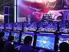 ［JAEPO2016］ガンダムゲーム30周年記念ステージイベントをレポート。「EXVS MB ON」と「U.C.カードビルダー」の試遊台も出展
