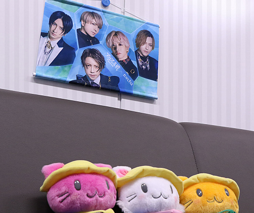画像ギャラリー No.007のサムネイル画像 / 「トレバ」にアリス九號.のタペストリーが登場。生写真のプレゼントも
