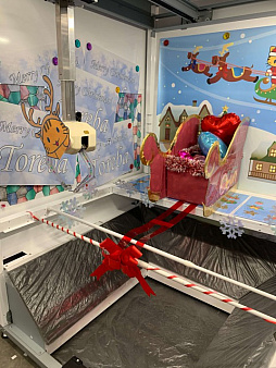 画像ギャラリー No.003のサムネイル画像 / 「トレバ」にクリスマス限定のセール台が登場。特別デコレーションも