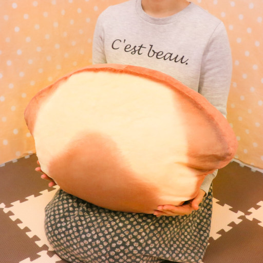 画像ギャラリー No.001のサムネイル画像 / 「トレバ」，“もちもち犬型食パンクッション〜パグ〜”が3月27日から登場