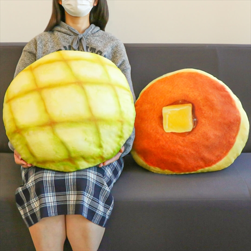 画像ギャラリー No.001のサムネイル画像 / 「トレバ」，メロンパンとホットケーキの特大クッションを追加