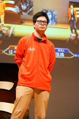 画像ギャラリー No.004のサムネイル画像 / 両雄互角の闘いはドラマチックな一騎討ちで決着。「三国志大戦」公式全国大会「覇業への道 英傑再臨」決勝大会レポート