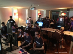 画像ギャラリー No.010のサムネイル画像 / 「ウイイレ」の世界大会決勝「The 2016 PES World Finals」は,フランス代表が2連覇を達成