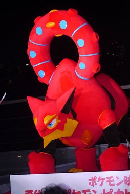 画像ギャラリー No.004のサムネイル画像 / 夏のデックス東京ビーチはポケモンでいっぱい！　ピカチュウ＆ボルケニオンも駆けつけた，イルミネーション点灯式をレポート
