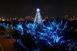 画像ギャラリー No.011のサムネイル画像 / 夏のデックス東京ビーチはポケモンでいっぱい！　ピカチュウ＆ボルケニオンも駆けつけた，イルミネーション点灯式をレポート