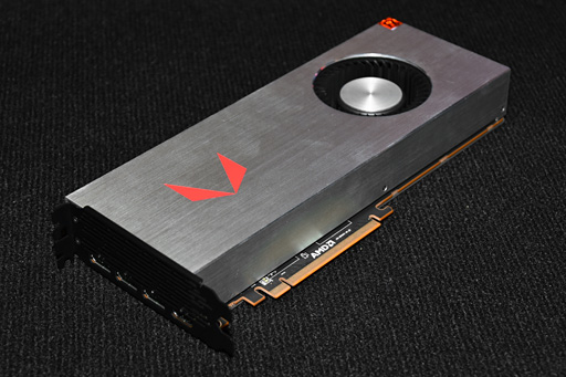 画像ギャラリー No.002のサムネイル画像 / ［SIGGRAPH］AMDの本気GPU「Radeon RX Vega」がついに発表。「GTX 1080をしのぐ理論性能」で399ドル（税別）から。8月14日発売