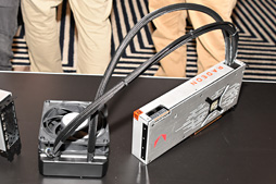 画像ギャラリー No.009のサムネイル画像 / ［SIGGRAPH］AMDの本気GPU「Radeon RX Vega」がついに発表。「GTX 1080をしのぐ理論性能」で399ドル（税別）から。8月14日発売
