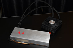 画像ギャラリー No.010のサムネイル画像 / ［SIGGRAPH］AMDの本気GPU「Radeon RX Vega」がついに発表。「GTX 1080をしのぐ理論性能」で399ドル（税別）から。8月14日発売